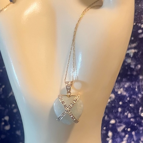 14K Gold Jade & Diamond Heart Pendant Necklace - Picture 14 of 16